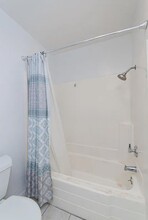 7890 E Spring St, Unit 4U in Long Beach, CA - Foto de edificio - Building Photo