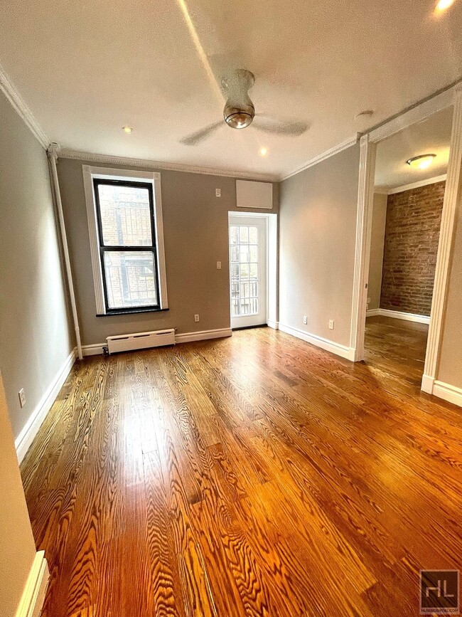 East 18th Street in New York, NY - Foto de edificio - Building Photo