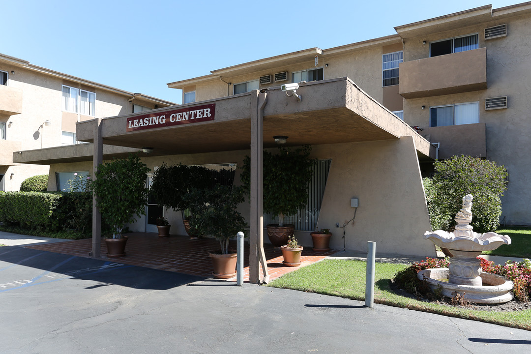 North Hills Willis Apartments in Panorama City, CA - Building Photo