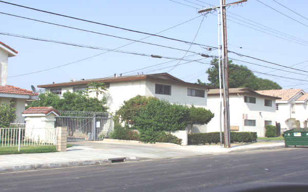 9549-9555 Cortada St in El Monte, CA - Building Photo