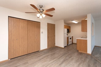 Greenbrier Apartments in Fargo, ND - Foto de edificio - Interior Photo