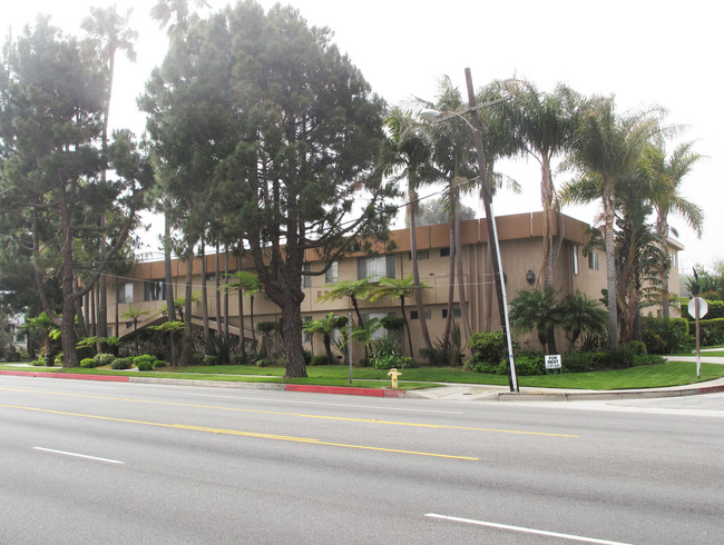 Royal Carriage Apartments in Torrance, CA - Building Photo - Building Photo