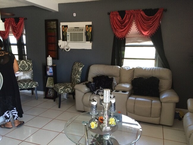 1425 NW 6th Ave in Fort Lauderdale, FL - Building Photo - Building Photo