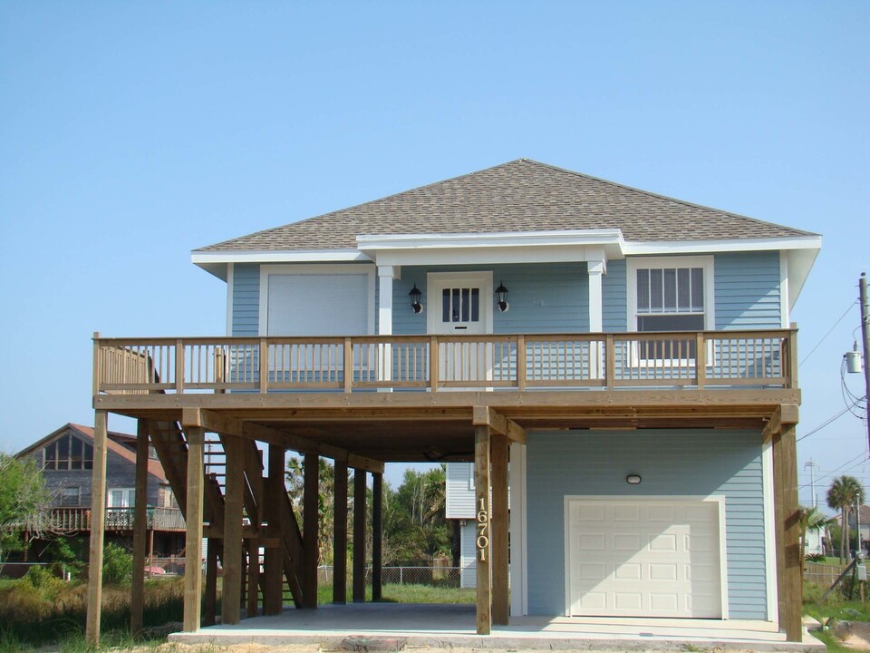 16701 Ponce De Leon in Jamaica Beach, TX - Building Photo