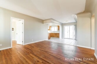 2241 N Moline St in Aurora, CO - Foto de edificio - Building Photo