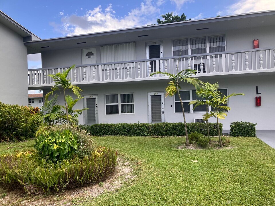 267 Coventry L in West Palm Beach, FL - Building Photo
