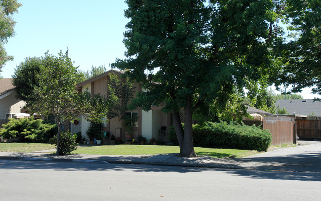 1207 Southwest Blvd in Rohnert Park, CA - Foto de edificio - Building Photo