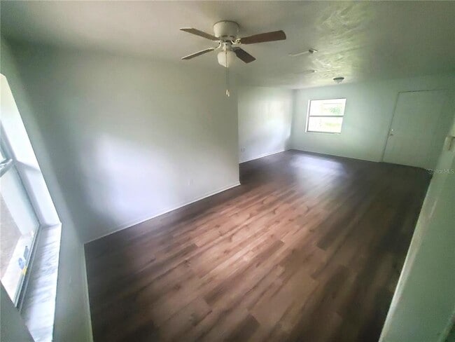 5851 NW 55th Ct in Ocala, FL - Foto de edificio - Building Photo