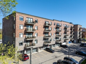 Linden Crossing in Cambridge, ON - Building Photo - Building Photo