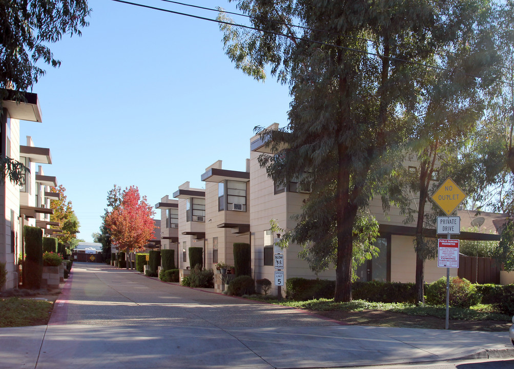 Emerald Garden Townhomes in Escondido, CA - Building Photo