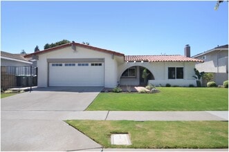 1110 Redding Ave in Costa Mesa, CA - Building Photo - Building Photo