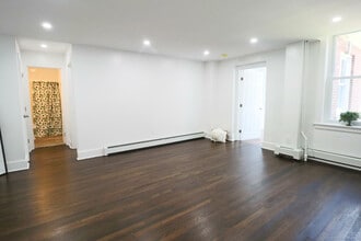 156 Garfield Ave in New London, CT - Building Photo - Building Photo