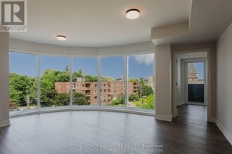 2525 Bathurst St in Toronto, ON - Building Photo - Building Photo