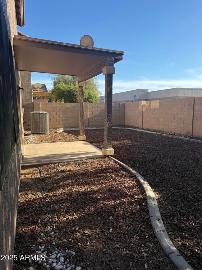 2014 S Falcon Dr in Gilbert, AZ - Building Photo - Building Photo