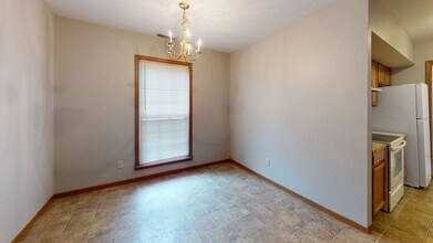 4609 Hunters Glen Dr-Unit -4609 Hunters Glenn B in St. Joseph, MO - Building Photo - Building Photo