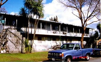 1101 Weber Way in Sacramento, CA - Building Photo
