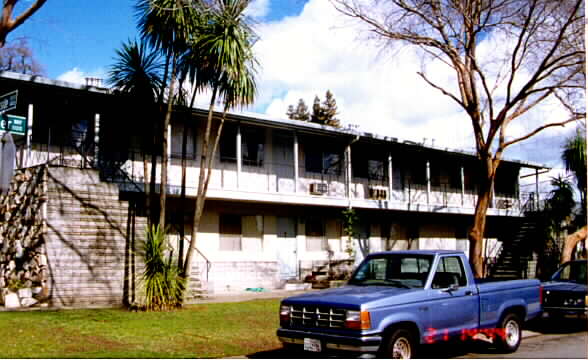 1101 Weber Way in Sacramento, CA - Foto de edificio