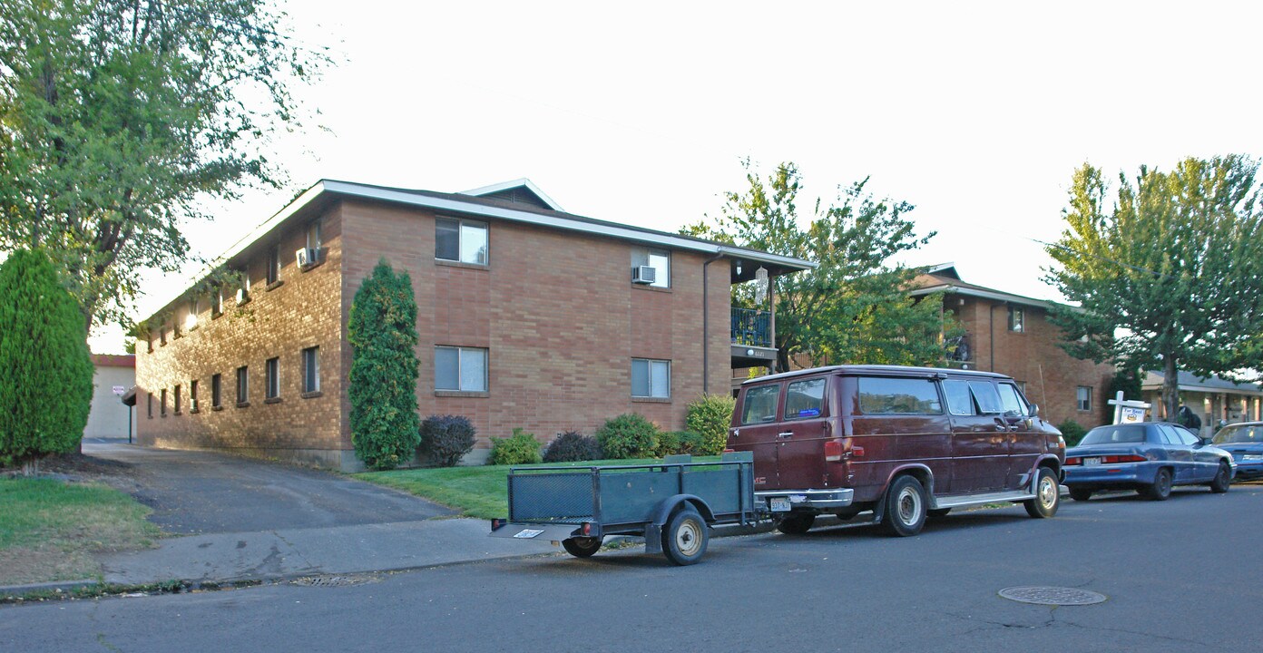 6021-6025 N Mayfair St in Spokane, WA - Foto de edificio