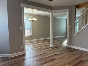 7525 Windrush Dr in Austin, TX - Building Photo - Building Photo