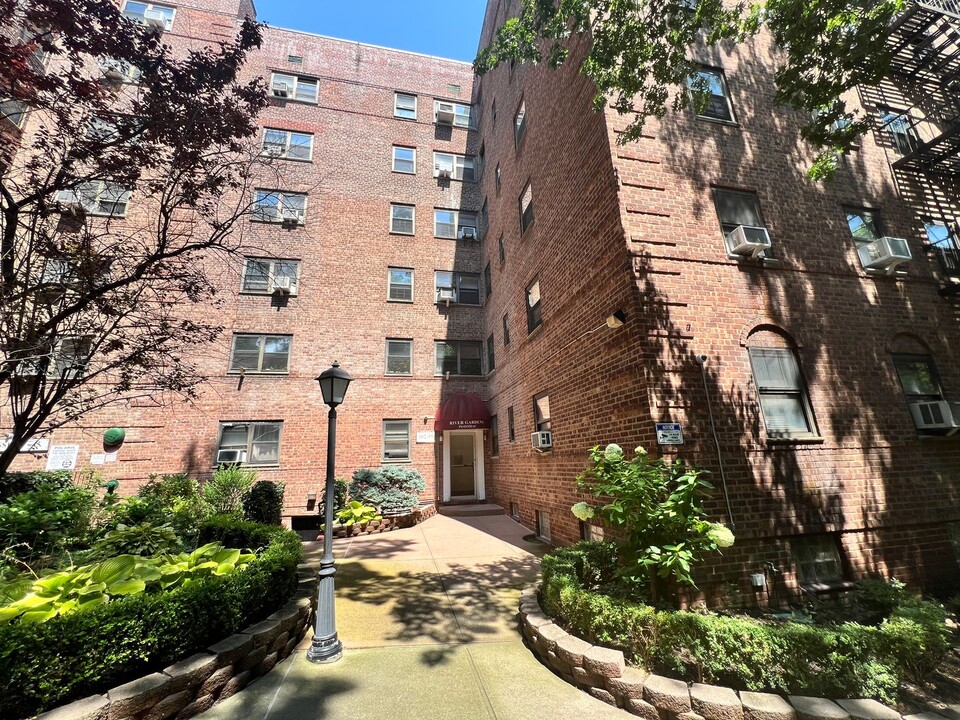 102-55 67th Rd-Unit -Unit 4U in Queens, NY - Building Photo