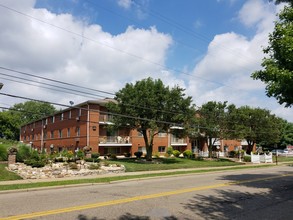 Market Ridge Apartments in Canton, OH - Foto de edificio - Building Photo