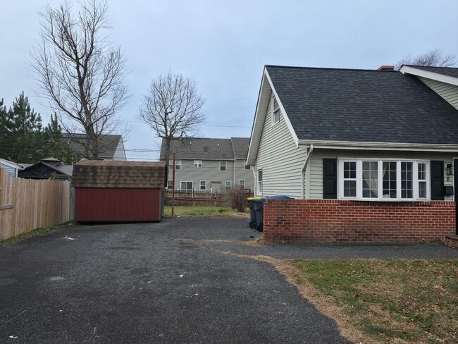 8 Lynch Farm Dr in Newark, DE - Foto de edificio - Building Photo