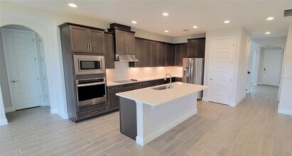 9753 Lost Creek Dr in Oakland, FL - Building Photo - Building Photo