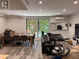 25 Pebble Byway in Toronto, ON - Building Photo