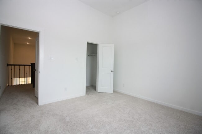 6527 Scarlet Pond Ln