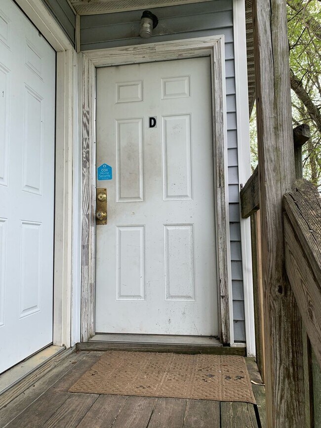 7996 Diggs Rd in Norfolk, VA - Foto de edificio - Building Photo