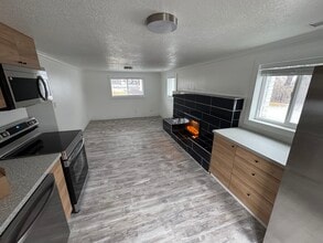 1191 E 8600 S, Unit Apartment B in Sandy, UT - Building Photo - Building Photo