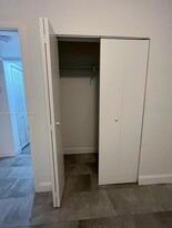 501 NW 30th St in Miami, FL - Building Photo