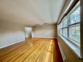 2642 W Farragut Ave, Unit 1 in Chicago, IL - Building Photo - Building Photo