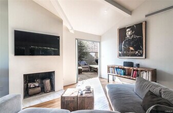 2325 Frey Ave in Los Angeles, CA - Building Photo - Building Photo