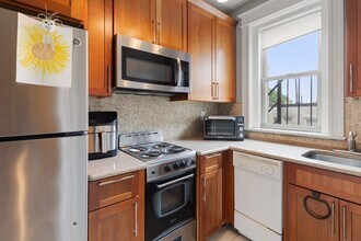 1669 Commonwealth Ave in Boston, MA - Building Photo - Building Photo