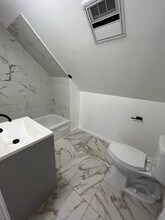 100 Smith St in Newark, NJ - Foto de edificio - Building Photo