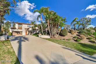 1050 Via Sorrento in Thousand Oaks, CA - Building Photo - Building Photo