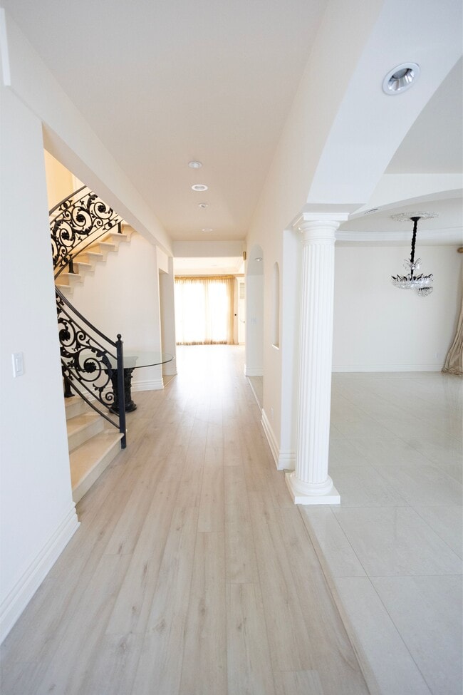 10567 Holman Ave in Los Angeles, CA - Building Photo - Building Photo