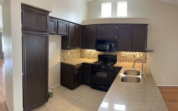 31500 Calle Los Padres in Temecula, CA - Building Photo - Building Photo
