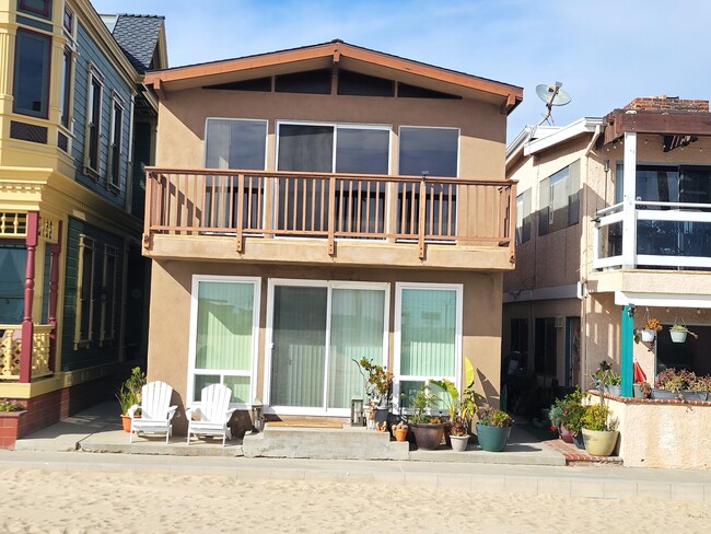 1615 Seal Way in Seal Beach, CA - Building Photo - Building Photo