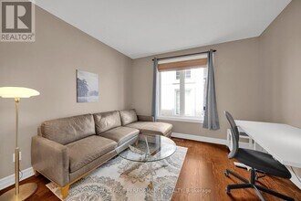 590 Kochar Dr in Ottawa, ON - Building Photo - Building Photo