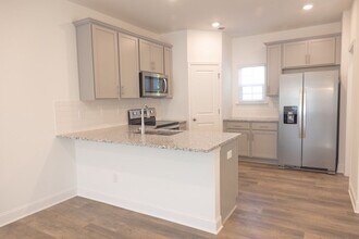 1810 Matthews-Mint Hill Rd in Matthews, NC - Building Photo - Building Photo