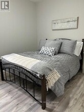 235 Louis Dr in Mississauga, ON - Building Photo - Building Photo