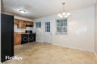 252 N Lake Dr in Jonesboro, GA - Building Photo - Building Photo