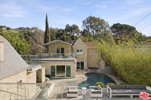 2633 N Commonwealth Ave in Los Angeles, CA - Building Photo