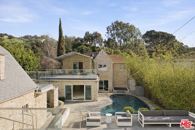 property at 2633 N Commonwealth Ave