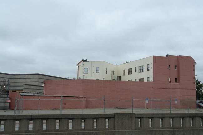3807-3823 San Pablo Ave in Emeryville, CA - Building Photo - Building Photo