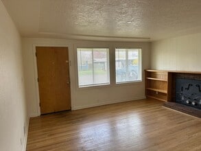 1457 Lake Dr in Eugene, OR - Building Photo - Building Photo