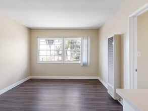 1620 E Appleton St in Long Beach, CA - Foto de edificio - Building Photo