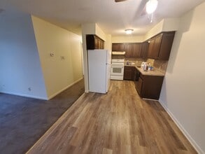 22137 Huron River Dr, Unit 1 in Rockwood, MI - Building Photo - Building Photo